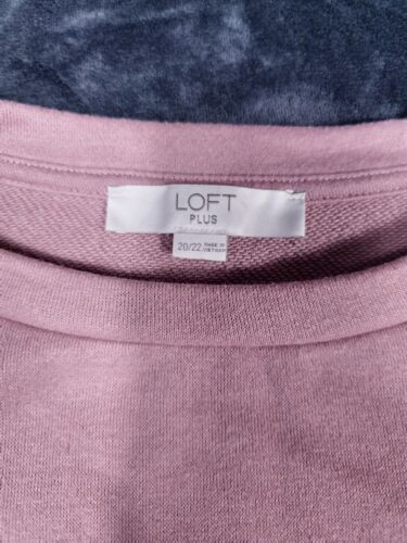 LOFT Plus 20/22 Swaetshirt Women's Pink Knot Embellishments - Picture 2 of 6