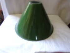 Ancien abat jour de lampe conique émaillé vert  pour lampe industrielle atelier