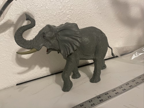 Animal planet elephant Figurine stands 12 x 10 - Picture 2 of 10