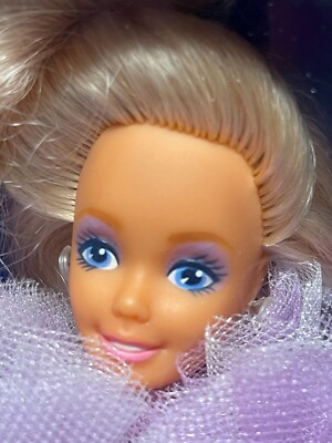 GARDEN PARTY BARBIE - 1988 - SO MANY FLOWER-PRETTY LOOKS