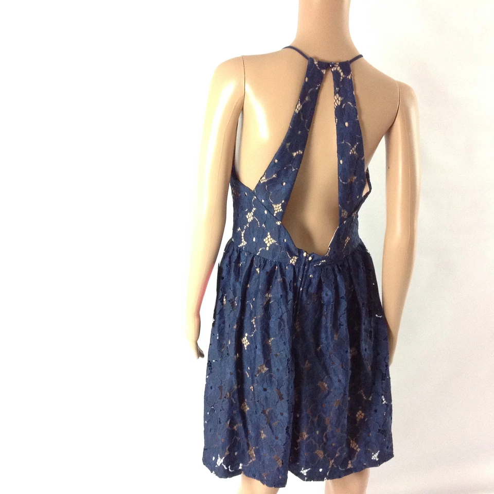 City Triangles F5 女式连衣裙蕾丝覆盖短吊带领海军蓝 M/L 码 — 第 3/4 张图片