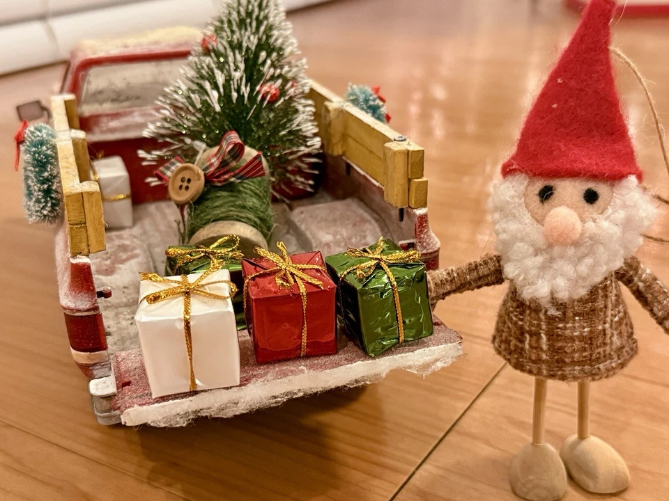 FMS 1:18 Chevy K10 Truck Christmas Custom Edition!!! - Image 4 of 4