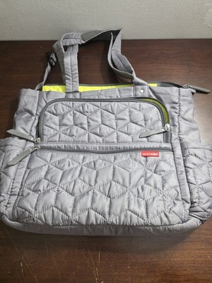 Skip Hop Forma Pack & Go quilted gray diaper tote bag.