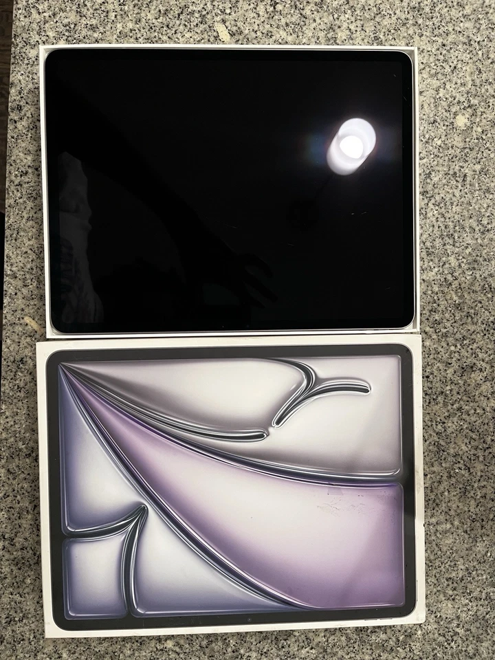 USED Apple iPad Air 2024 13-inch M2 Chip, 256GB, Wi-Fi, Space Gray - Image 2 of 4