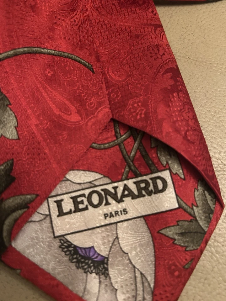 Classy “Leonard” 100% Silk Ti, de Paris; one of its kind..   - Image 3 of 4