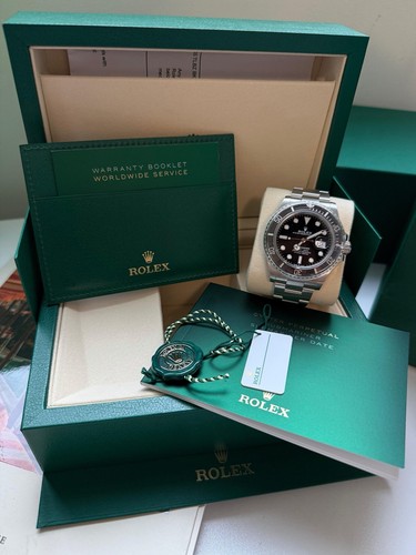 Rolex Submariner Date 41mm Black Dial/Bezel Steel Bracelet Watch Box Papers