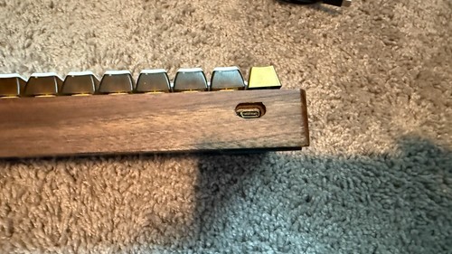 Used Walnut Wood GK64S mechanical keyboard, hot swap, BT, modded, works great - 第 7/9 張圖片