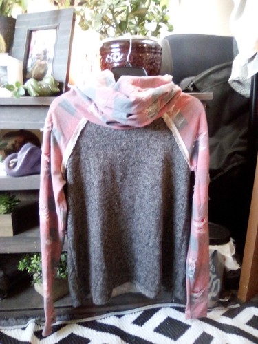 Mon Ami Boutique Sz M Red Plaid Cowl Neck Distressed Sweatshirt Trendy Sweater