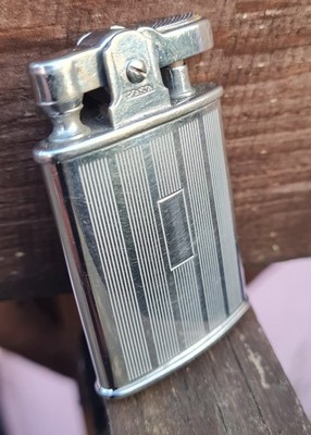 Wow, seltenes neuwertiges Ronson Standard Nadelstreifen Benzin Feuerzeug. FUNKTIONIERT