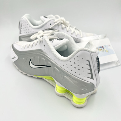 靴 Nike Women's Shox R4 White/Volt Nike Shox R4 White Metallic Silver Volt (Women's) - AR3565-102 - US