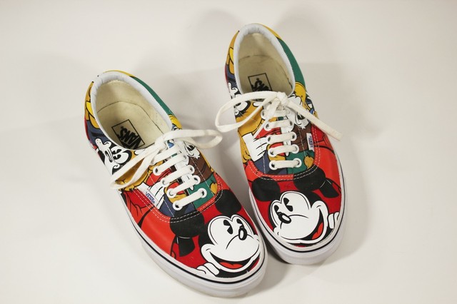 new balance mickey 90th