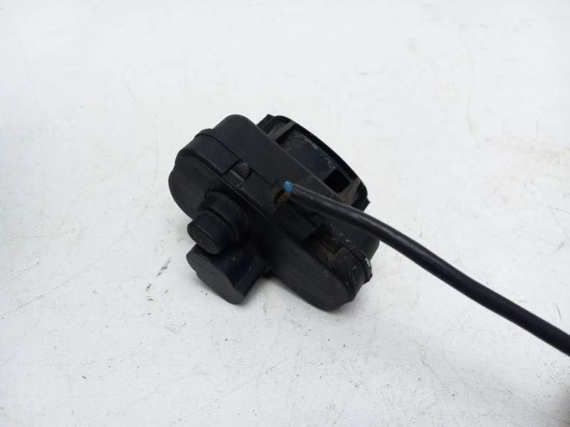 Volkswagen Tiguan 2009 liberación del actuador de la puerta del gas combustible Foto 4 de 4