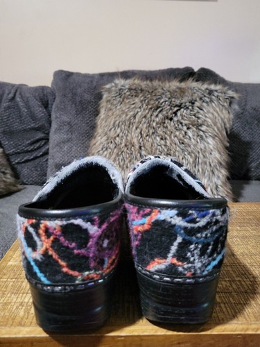 Women's DANSKO Multicolor Yarn Knit Fuzzy Clogs Size 39 / 8 US - Picture 3 of 6