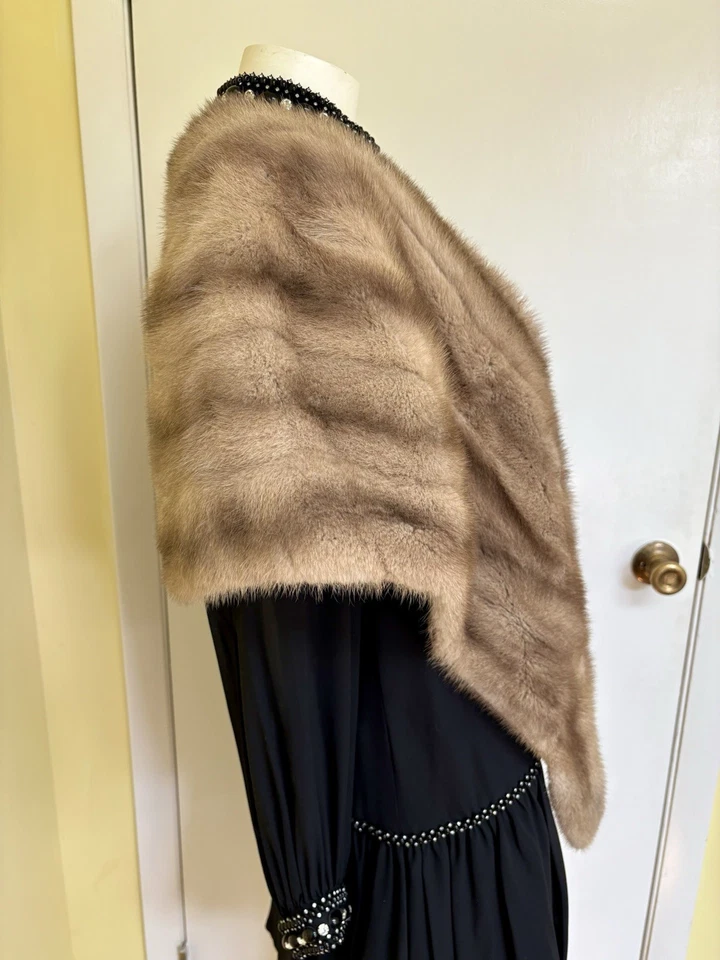 Preciosa capa envolvente estola visón gris beige vintage encogerse de hombros Foto 2 de 4