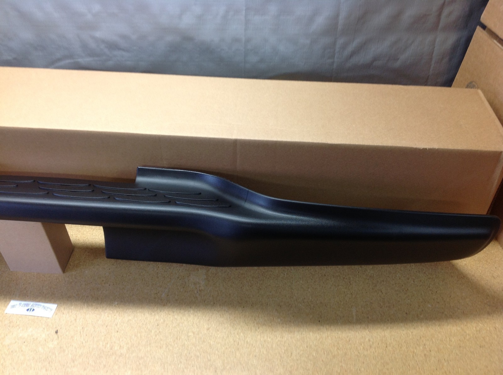 0106 GMC Yukon Denali w/ Painted Bumper Rear Center Black Step Pad new OEM eBay