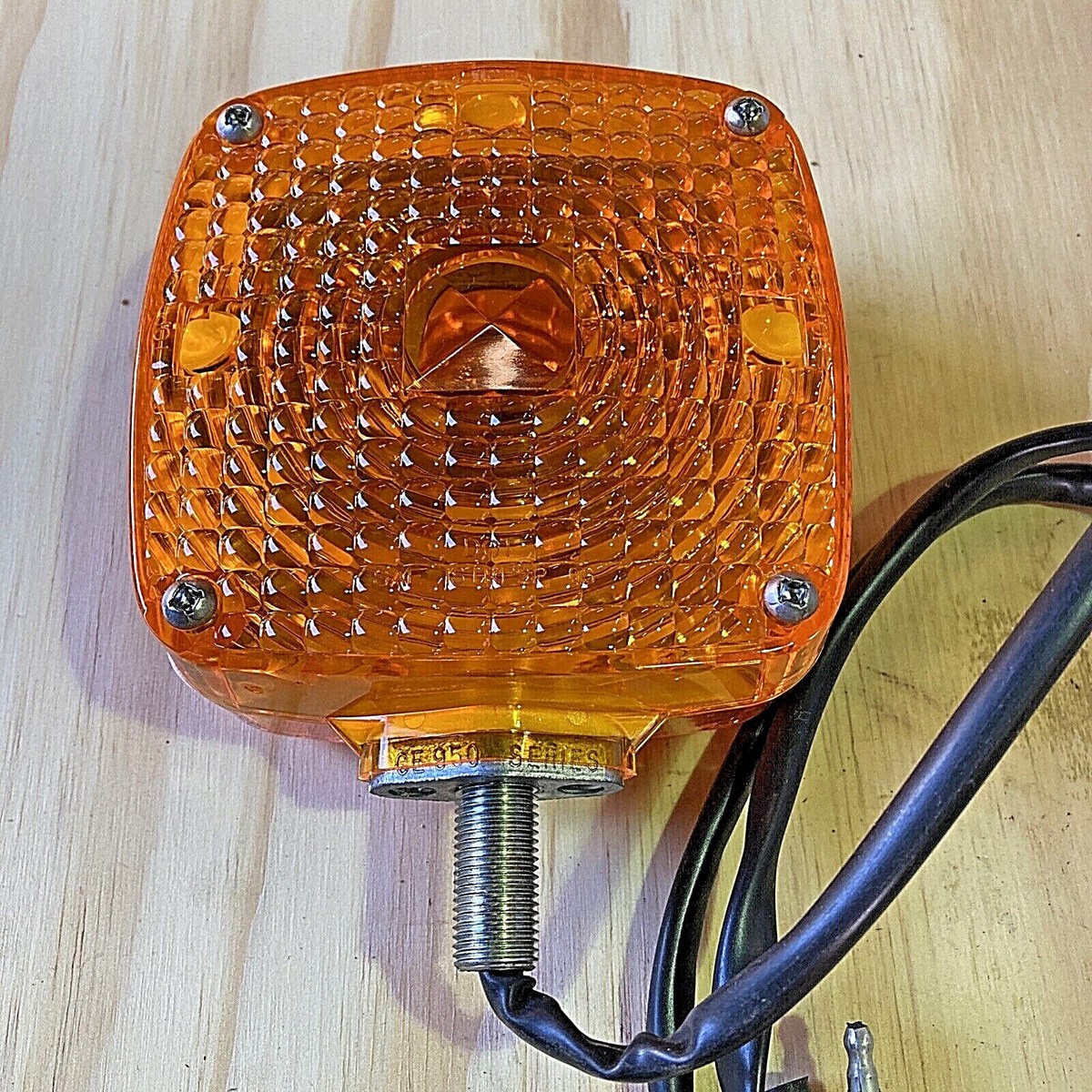 NEW PACCAR OEM KENWORTH SQUARE FRONT TURN SIGNAL LAMP ASSEMBLY