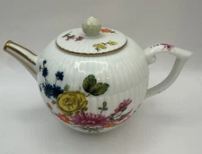 Victoria & Albert Museum Franklin Mint Furstenberg 1985 Mini Teapot