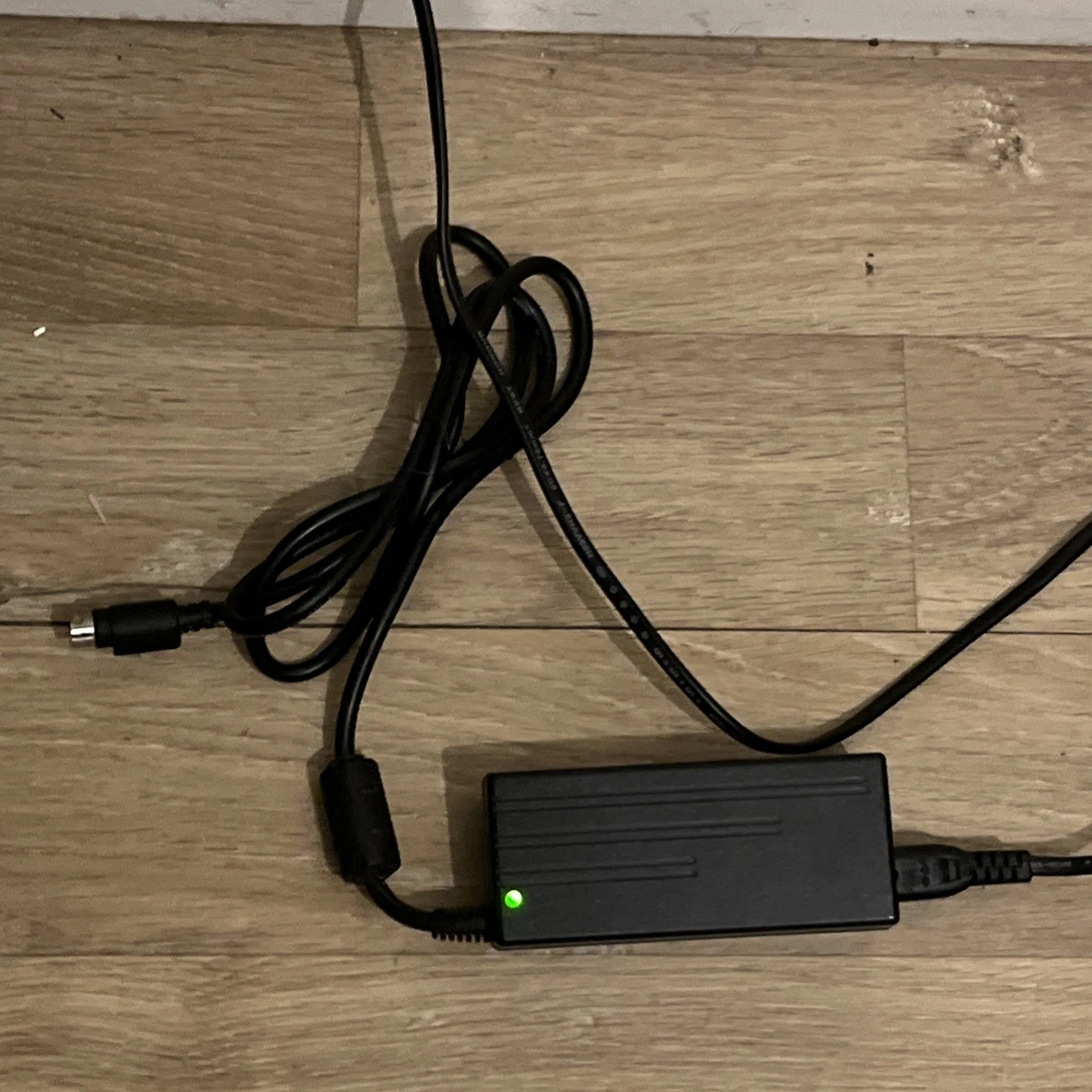 Adattatore di Alimentazione 12V 5A alimentatore 12v 4 pin Adattatore per Caricabatterie per Laptop a 4 Pin, Alta Tensione di Uscita, Forma D'onda Piccola, Bassa Alimentation pour ordinateur portable