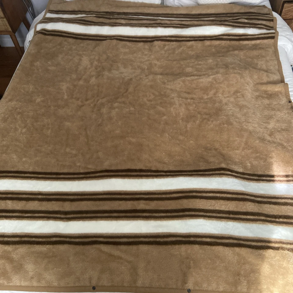 Manta envolvente acrílica Biederlack abrazar sala de TV marrón camel marrón Alemania Foto 2 de 4