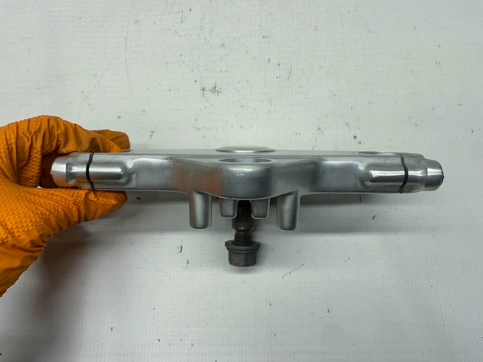 BMW K1200RS Top Triple Tree Top Yoke (6) 97' - Image 4 of 4