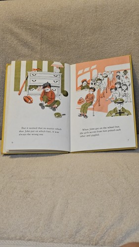 RIGHT FOOT WRONG FOOT By Joan Elwart 1968, Hardcover, Ex Library, Good Condition - Picture 3 of 7