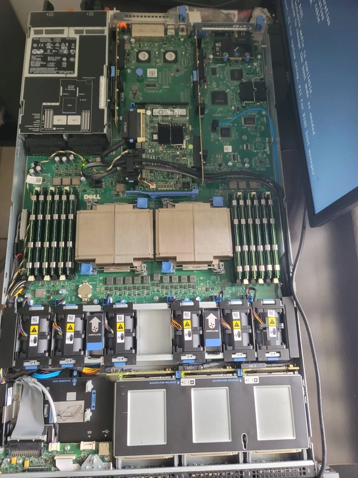 Servidor Dell PE R610 CPU 2x2,66 Ghz 6 núcleos 96 GB RAM 6x300 GB SAS HD DRAC RAID Foto 3 de 4