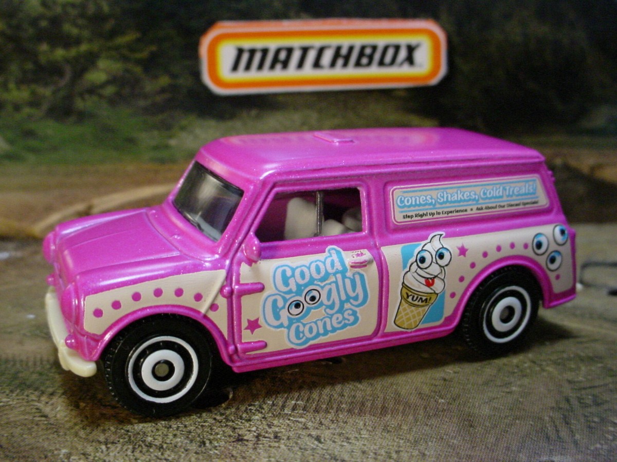 2024 MBX RETRO Design 1965 AUSTIN MINI VAN ☆pink;G👀gly Cones