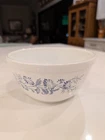 PYREX Colonial Mist Blue Daisy on White 402 Mixing Bowl 1-1/2 L Vintage