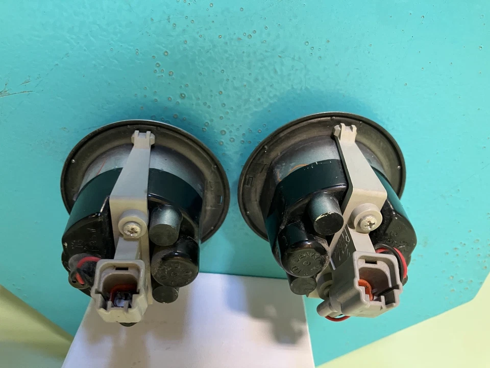 Juego de luces marcadoras de guardabarros Nissan 370z 2009-2020 OEM KJ29 Foto 2 de 3