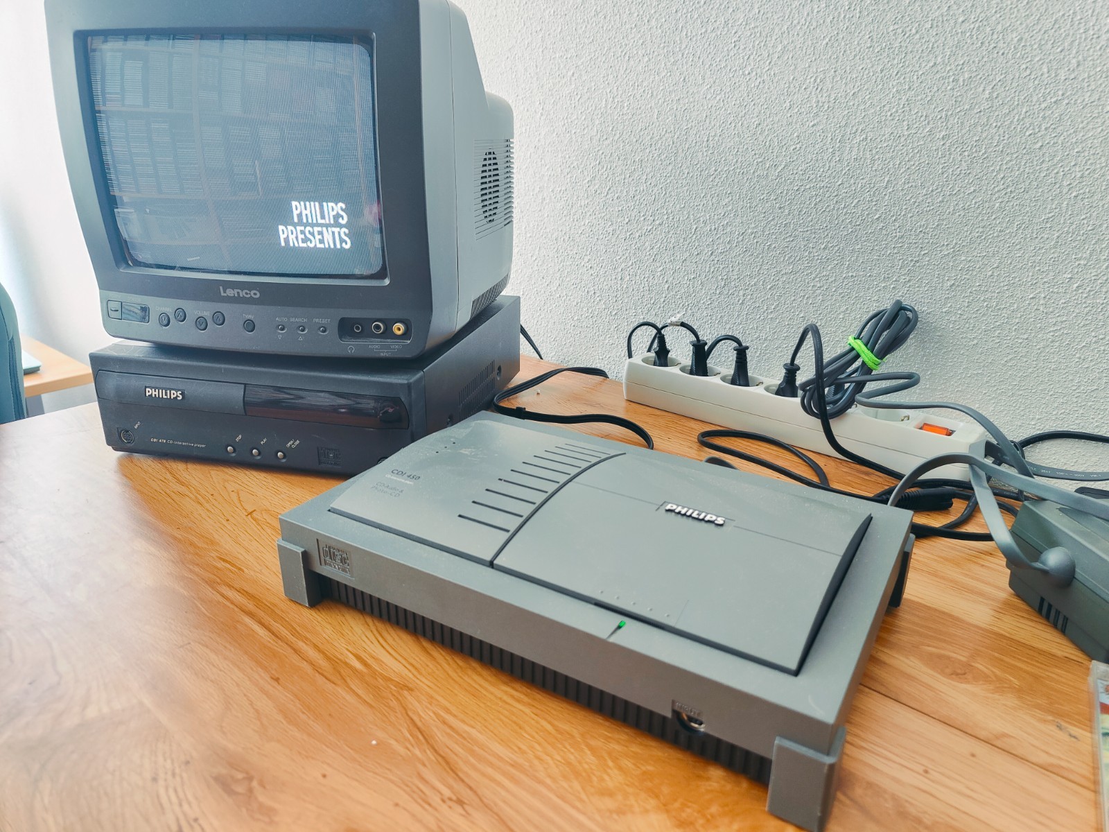 Philips 450 Model CDI +  RegionFree Player cd-i  Retro Gaming Console ONLY