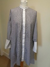 ALEXANDER MCQUEEN BLACK AND WHITE STRIPE BLOUSE WITH WHITE TRIM DETAIL - SIZE 8