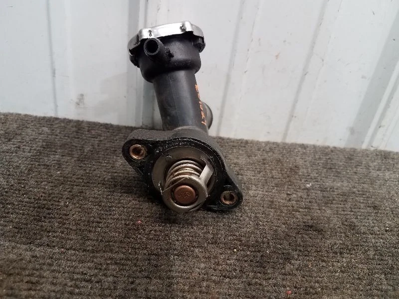 2003 Dodge Neon (2,0 л / без турбонаддува) термостат с корпусом - Изображение 3 из 4