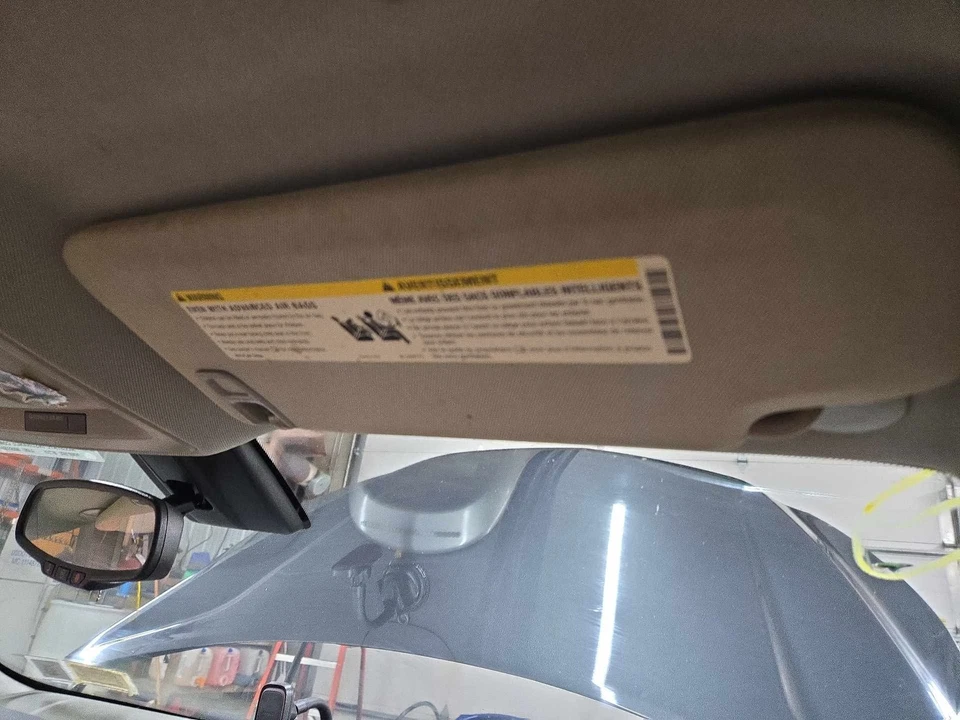 Used Right Sun Visor fits: 2014 Chevrolet Malibu Right Grade A Foto 2 de 4