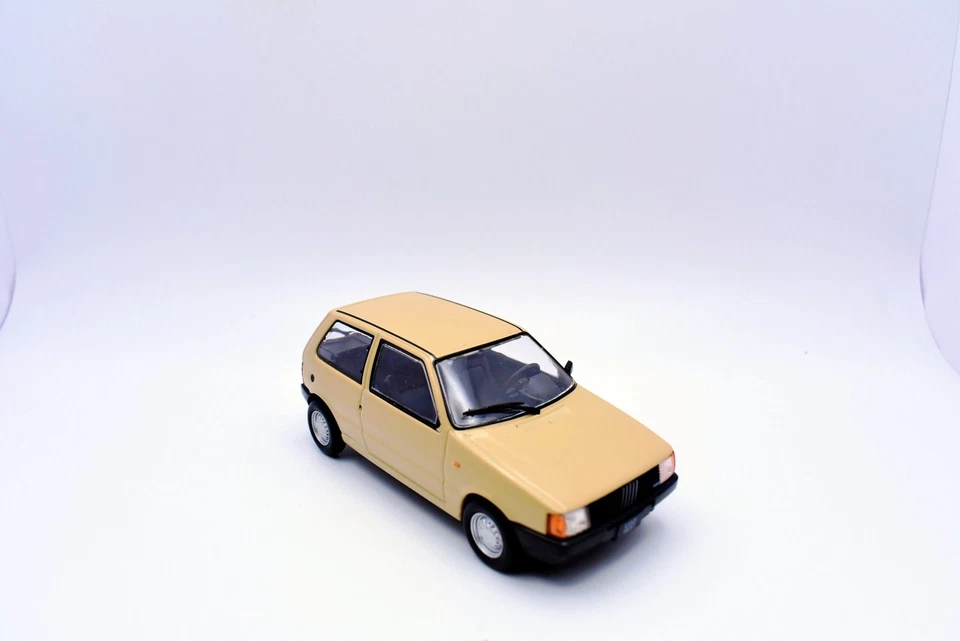 Modellino auto scala 1:43 Fiat UNO diecast modellismo statico da collezione - Immagine 2 di 4