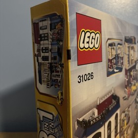 NEW LEGO CREATOR Bike Shop & Cafe (31026) - buildings and minifigures included