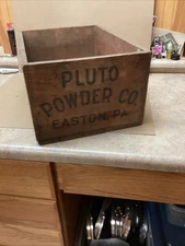 Vintage Uncommon Rustic Finger Jointed Wood Box Pluto Powder Company Easton PA