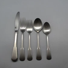 Oneida Stainless Flatware INDEPENDENCE - 5pc Place Setting NOS USA