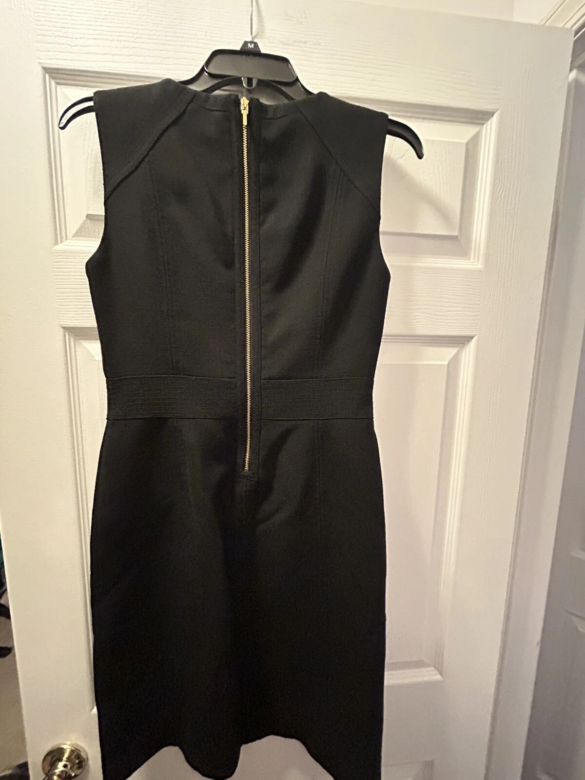 Abito da donna senza maniche oro Tory Burch taglia 4 bottoni con logo