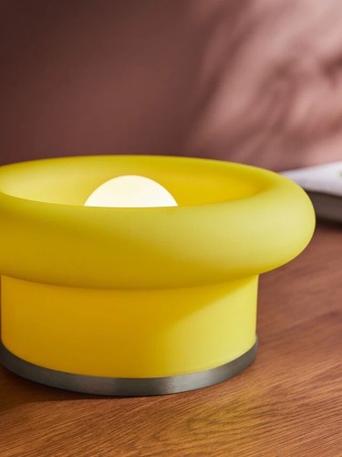 Made.com Lampada da tavolo Uriel in giallo H 14 cm x L 29 cm x P 29 cm molto rara! - Foto 7 di 8