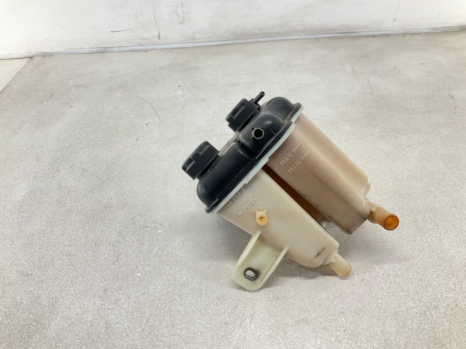 17-20 MASERATI Levante 3.0L Radiator Coolant Overflow Reservoir Tank OEM CM