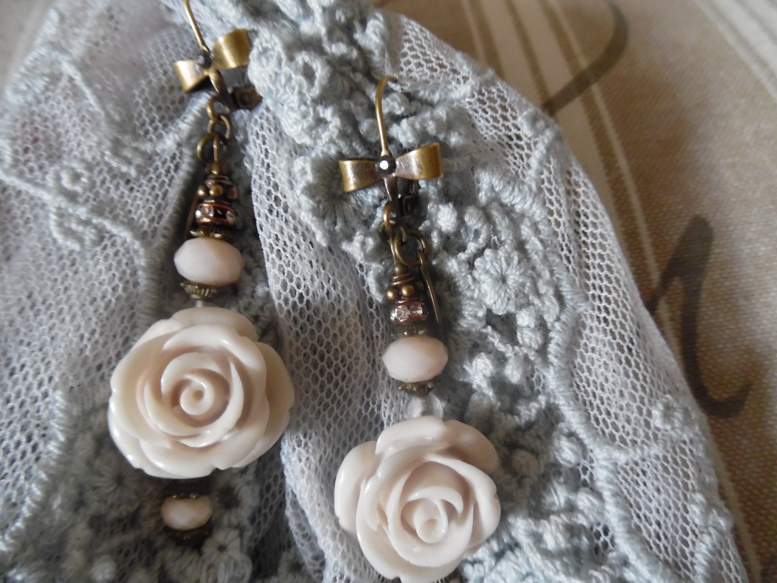 Boucles d'oreilles dormeuses femme style créateur rétro bohème rose