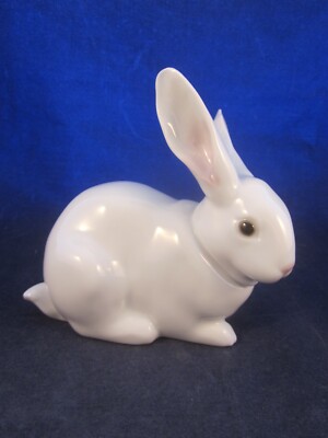 Lladro Attentive Bunny Rabbit 5905 White Glossy Porcelain Figurine