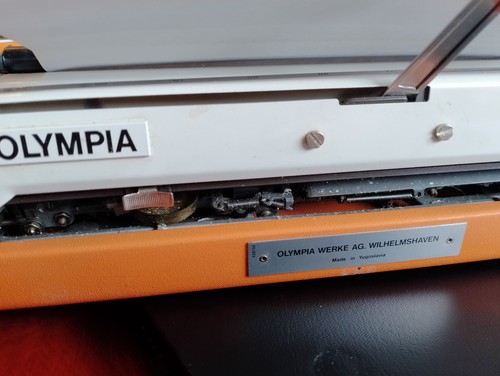 OLYMPIA TRAVELLER DE LUXE.ORANGE.1975.BESTZUSTAND.REISE SCHREIBMASCHINE LEDERKOF - Bild 10 von 17