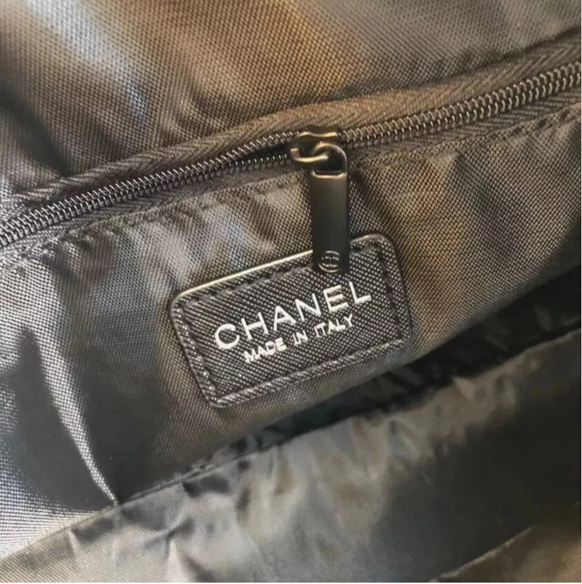 ChanelBeaute VIP Gym Bag Double - Image 3 of 4