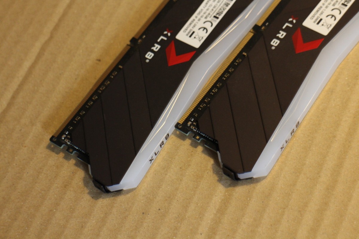 Barrette mémoire PNY XLR8 GAMING EPIC-X RGB™ 16GO DDR4