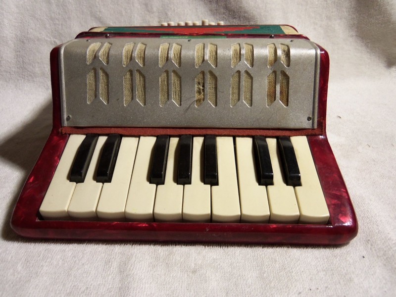 Vintage Hero Accordion, Works Good, Shanghai China, Has Some Wear