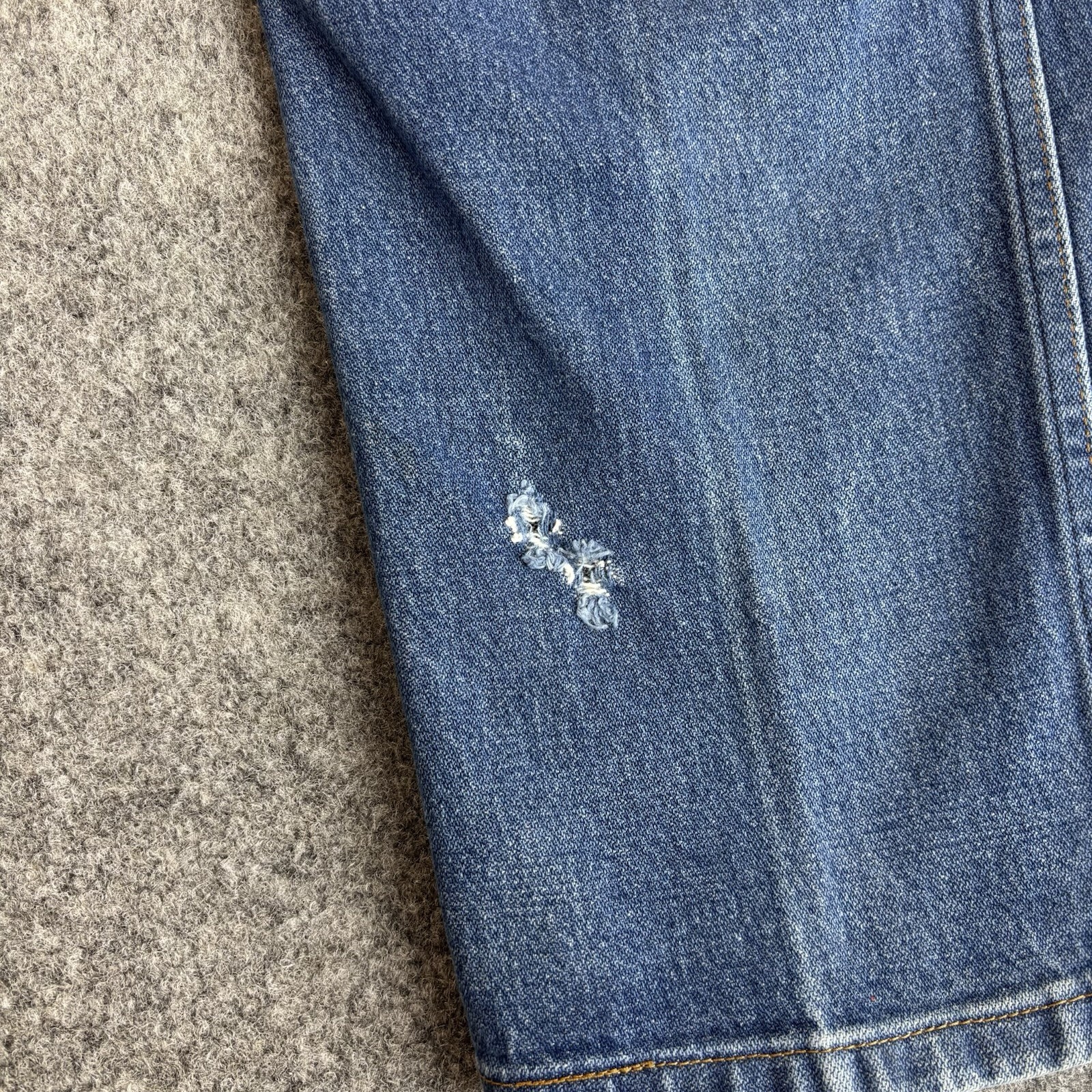 Wrangler Jeans Mens 36x32 (Fits 34x31.5) Faded Distressed Y2K Medium Wash Denim thumbnail 2