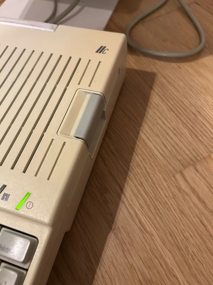 Apple IIc portable Computer Laptop PC Notebook Retro Vintage - Bild 3 von 4