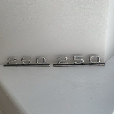 Mercedes-Benz 70er Jahre Modell 250 Paar Chrom Flügel Embleme - guter Zustand