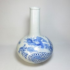 P0595: Vintage Korean blue-and-white porcelain vase with dragon of Joseon style